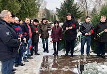 Коммунисты Тульской области почтили память народного Губернатора Тульской области В.А. Стародубцева. Коммунисты Тульской области почтили память народного Губернатора Тульской области В.А. Стародубцева.