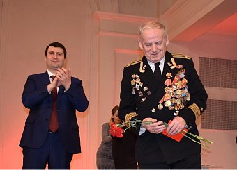 100-летие Красной Армии и 25-летие воссоздания Компартии. 100-летие Красной Армии и 25-летие воссоздания Компартии.