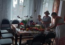 Сразу три Спаса отметили коммунисты в Ефремове на празднике урожая Сразу три Спаса отметили коммунисты в Ефремове на празднике урожая