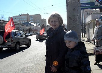 «Год как Крым вернулся домой!» Под таким девизом тульские коммунисты провели автопробег. «Год как Крым вернулся домой!» Под таким девизом тульские коммунисты провели автопробег.