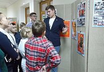 На выставке к 100-летию комсомола в Туле проходят школьные экскурсии