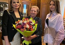 Депутат Тульской городской Думы Елена Чекан поздравила ветеранов и вручила им юбилейные медали «80 лет Победы в Великой Отечественной войне 1941-1945 гг.» Депутат Тульской городской Думы Елена Чекан поздравила ветеранов и вручила им юбилейные медали «80 лет Победы в Великой Отечественной войне 1941-1945 гг.»