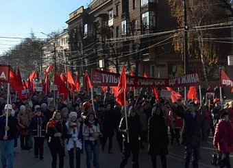 Тульский обком КПРФ провел в Туле полуторатысячную демонстрацию. Тульский обком КПРФ провел в Туле полуторатысячную демонстрацию.