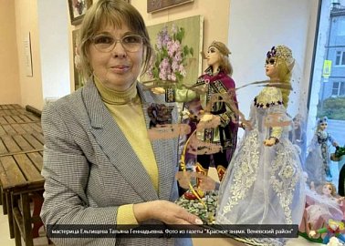 Венёвская умелица - сторонница КПРФ изготавливает эксклюзивных кукол