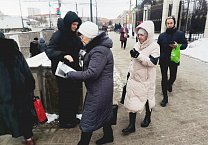 Тульские коммунисты раздали рабочим оборонных предприятий газету с выступлением лидера КПРФ Г.А. Зюганова Тульские коммунисты раздали рабочим оборонных предприятий газету с выступлением лидера КПРФ Г.А. Зюганова