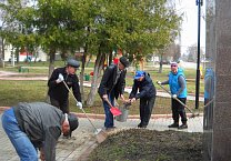 Веневские коммунисты привели в порядок памятник Ленину
