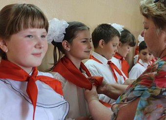 Школьники Ефремова вступают в пионеры