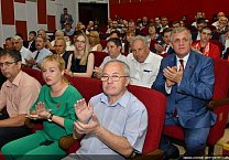 Геннадий Зюганов вручил Татьяне Косаревой высший партийный орден КПРФ "Партийная доблесть" Геннадий Зюганов вручил Татьяне Косаревой высший партийный орден КПРФ "Партийная доблесть"