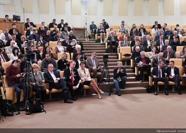 Репортаж о парламентских слушаниях фракции КПРФ в Госдуме, посвященных проблеме регулирования импорта в экономике