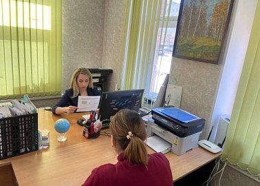 Депутат-коммунист Светлана Белоус провела прием граждан