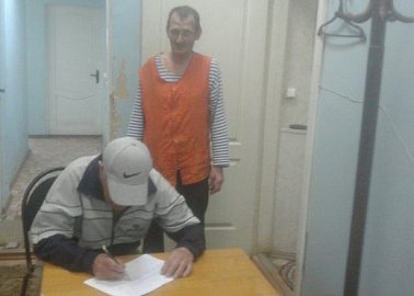 Жители Привокзального района идут ставить подписи в райком 
