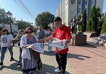 Алексей Лебедев возглавляет рейды КПРФ по раздаче партийных газет в Туле Алексей Лебедев возглавляет рейды КПРФ по раздаче партийных газет в Туле