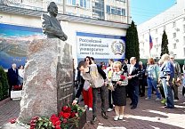 Тульский обком партии принял участие в открытии памятника В.А. Стародубцеву Тульский обком партии принял участие в открытии памятника В.А. Стародубцеву
