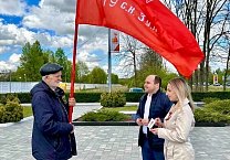 Тульский обком КПРФ наградил известного на всю Тульскую область ветерана партии К.А. Цаболова, организовавшего личную 80-ти дневную Вахту памяти у первого в России Вечного огня Тульский обком КПРФ наградил известного на всю Тульскую область ветерана партии К.А. Цаболова, организовавшего личную 80-ти дневную Вахту памяти у первого в России Вечного огня