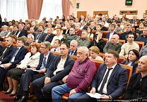Г.А. Зюганов выступил на круглом столе, посвящённом проблемам пчеловодства юга и новых территорий России