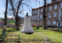 Ефремовские коммунисты продолжают проводить субботники и приводить в порядок памятники советской эпохи в Ефремовском районе Ефремовские коммунисты продолжают проводить субботники и приводить в порядок памятники советской эпохи в Ефремовском районе