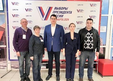 17 марта первый секретарь Тульского обкома КПРФ Алексей Лебедев проголосовал на избирательном участке 2423 в школе N45 в городе Туле