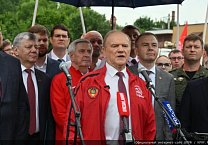 140-й гуманитарный конвой КПРФ ушел из подмосковных «Снегирей» 140-й гуманитарный конвой КПРФ ушел из подмосковных «Снегирей»