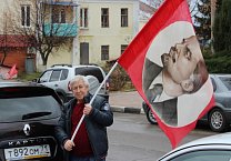 Ефремовский ГК КПРФ провел автопробег,  посвященный дню рождения комсомола