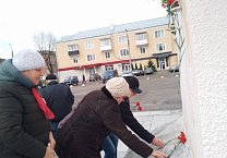 Тульские коммунисты по всему региону провели возложения цветов к памятникам В.И. Ленина