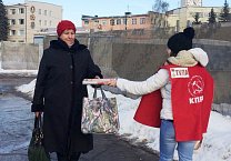 В Туле продолжается раздача агитационных материалов за Грудинина