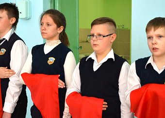 Дни приема в пионеры учащихся средних школ.