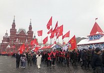 Тульские коммунисты приняли участие в возложении цветов в день рождения И.В. Сталина на Красной площади Тульские коммунисты приняли участие в возложении цветов в день рождения И.В. Сталина на Красной площади