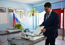 Голосуют секретари Тульского обкома КПРФ