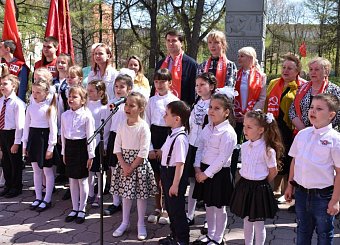 Тульский обком провёл массовую демонстрацию и праздничный митинг