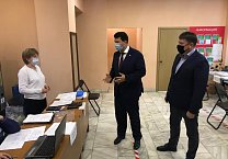 Олег Лебедев вместе с юристом объезжает проблемные избирательные участки во Владимирской области