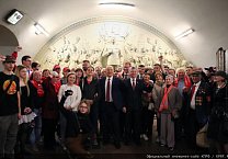 Возложение цветов к горельефу И.В. Сталину в Московском метрополитене имени В.И. Ленина Возложение цветов к горельефу И.В. Сталину в Московском метрополитене имени В.И. Ленина