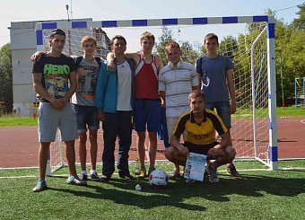 Тульский обком КПРФ  провел турнир по мини-футболу.