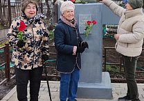 Накануне Дня космонавтики ефремовские коммунисты почтили память Ю.А. Гагарина традиционнным возложением цветом