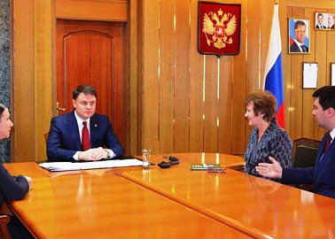 Лидер Тульских коммунистов О.А. Лебедев обсудил с Губернатором Тульской области В.С. Груздевым вопросы увековечивания памяти В.А. Стародубцева.
