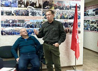 Тульский обком партии вместе с комсомольцами организовали круглый стол «Коммунисты 21 века» Тульский обком партии вместе с комсомольцами организовали круглый стол «Коммунисты 21 века»