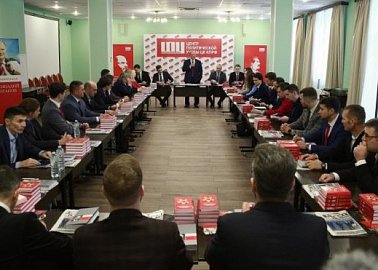 Г.А. Зюганов выступил с лекцией перед слушателями 57-го потока Центра политической учебы ЦК КПРФ