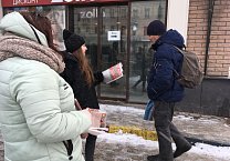 Молодые коммунисты продолжают распространять газеты и листовки о Павле Грудинине!