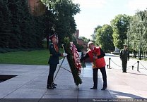 Тульские коммунисты приняли участие в возложении венков и цветов к Могиле Неизвестного Солдата у Кремлевской стены