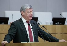 Дмитрий Новиков: “Историческое время для России слишком спрессовано”