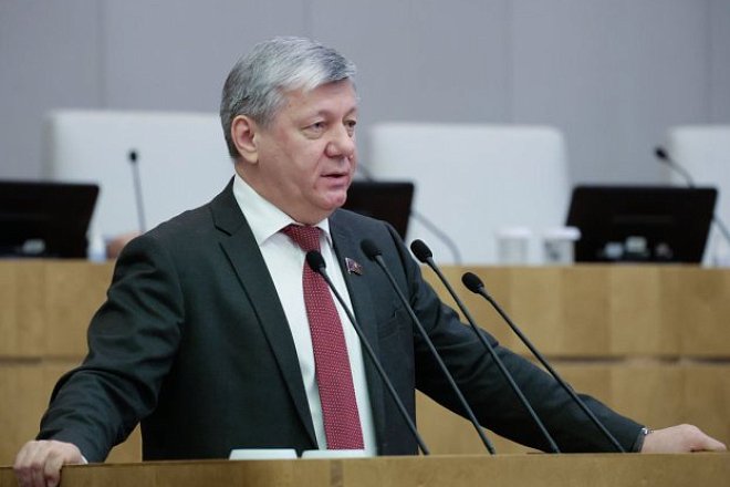 Дмитрий Новиков: “Историческое время для России слишком спрессовано”