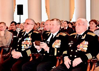 100-летие Красной Армии и 25-летие воссоздания Компартии. 100-летие Красной Армии и 25-летие воссоздания Компартии.