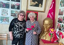 Коммунистам Узловой вручены памятные медали Коммунистам Узловой вручены памятные медали