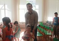 Тульский комсомол в Международный день защиты детей принял участие в благотворительной акции и посетил социально-реабилитационный центр для несовершеннолетних №1 города Тулы 