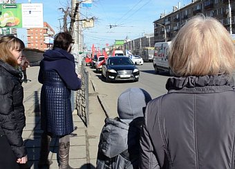 «Год как Крым вернулся домой!» Под таким девизом тульские коммунисты провели автопробег. «Год как Крым вернулся домой!» Под таким девизом тульские коммунисты провели автопробег.