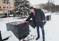 Секретари обкома партии Алексей Лебедев и Татьяна Косарева почтили память юных партизан-разведчиков Секретари обкома партии Алексей Лебедев и Татьяна Косарева почтили память юных партизан-разведчиков