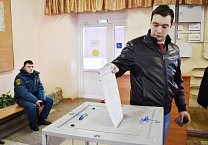 Голосуют секретари Тульского обкома КПРФ