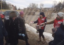 Слово правды в каждый дом! Молодые коммунисты распространяют газеты и листовки о Павле Грудинине! 