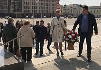 Цветы - вождю мировой революции