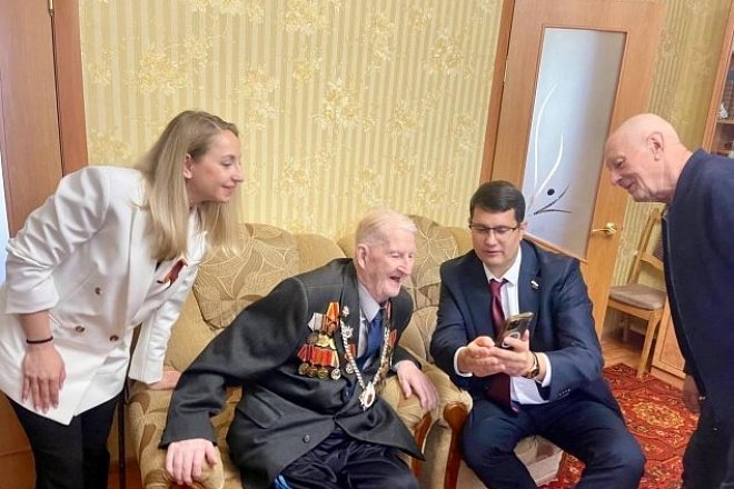Тульский обком КПРФ поздравил ветерана Великой Отечественной войны А.И. Тимофеева с Днем Победы