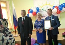 Веневские коммунисты поздравили с юбилеем сельскую школу